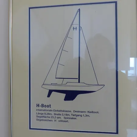 Apartment H-boot
